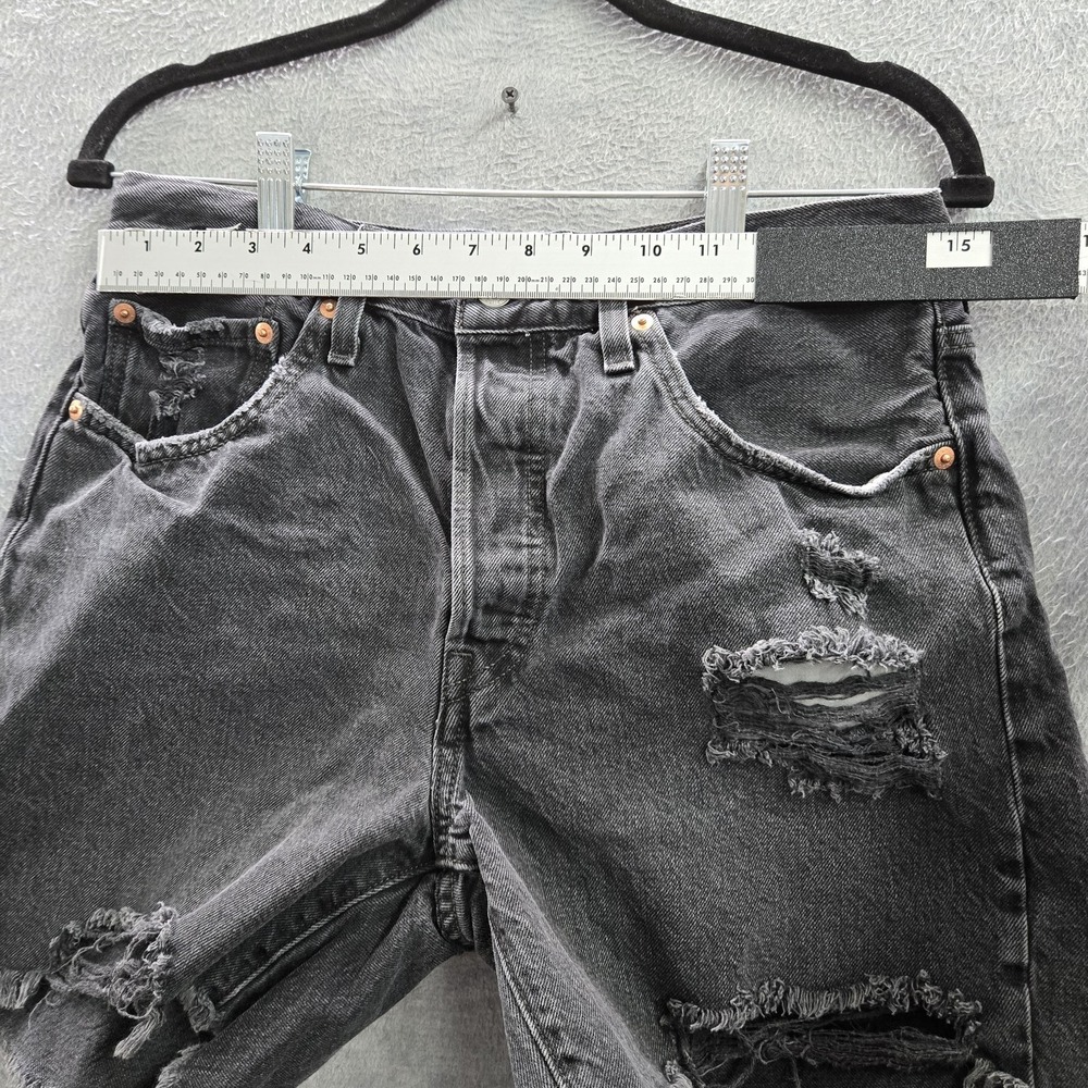 Levi's 501 Women Shorts W30 Black Denim Original Fit‎ Straight Leg Distressed - Picture 7 of 11
